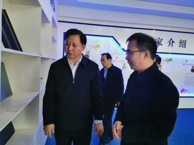 黄晓武看望慰问春节期间坚守岗位的企业一线职工及网络技术服务团队